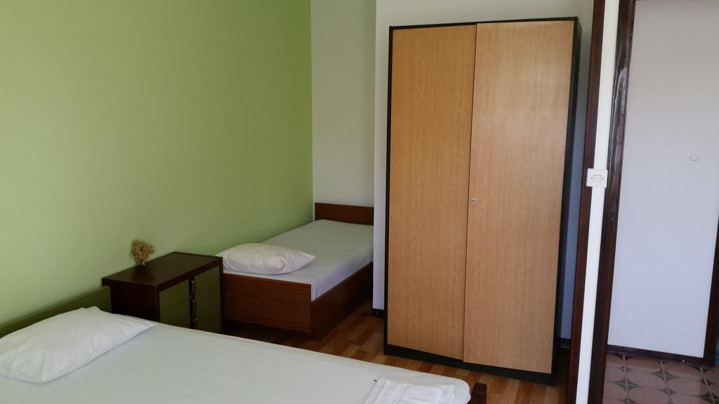 Apartments And Rooms Mirjana Bibinje Ruang foto