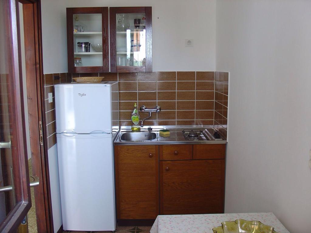 Apartments And Rooms Mirjana Bibinje Bagian luar foto
