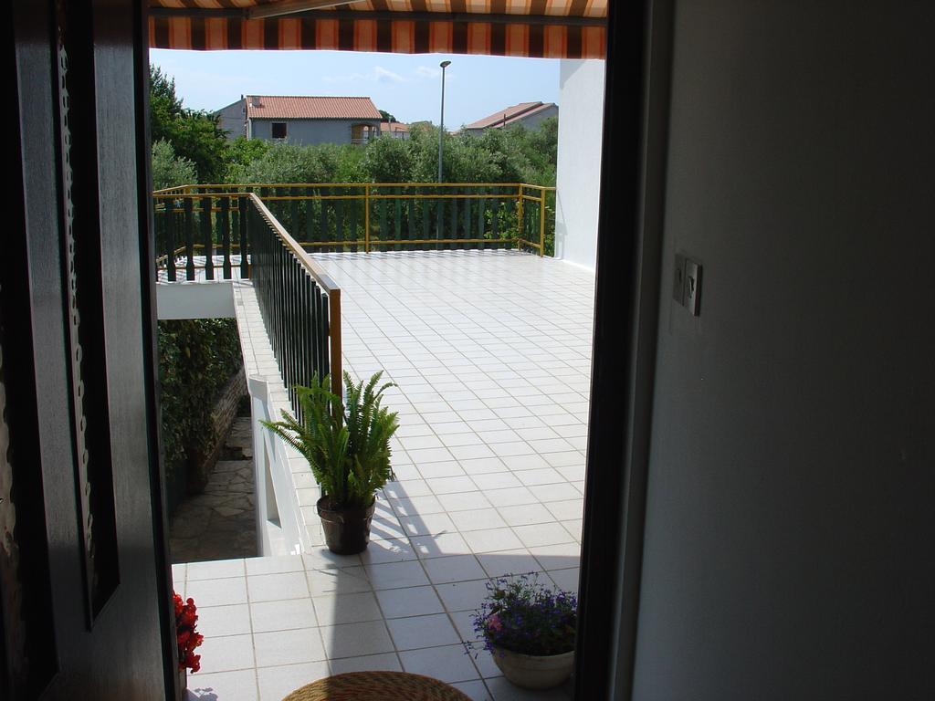 Apartments And Rooms Mirjana Bibinje Bagian luar foto