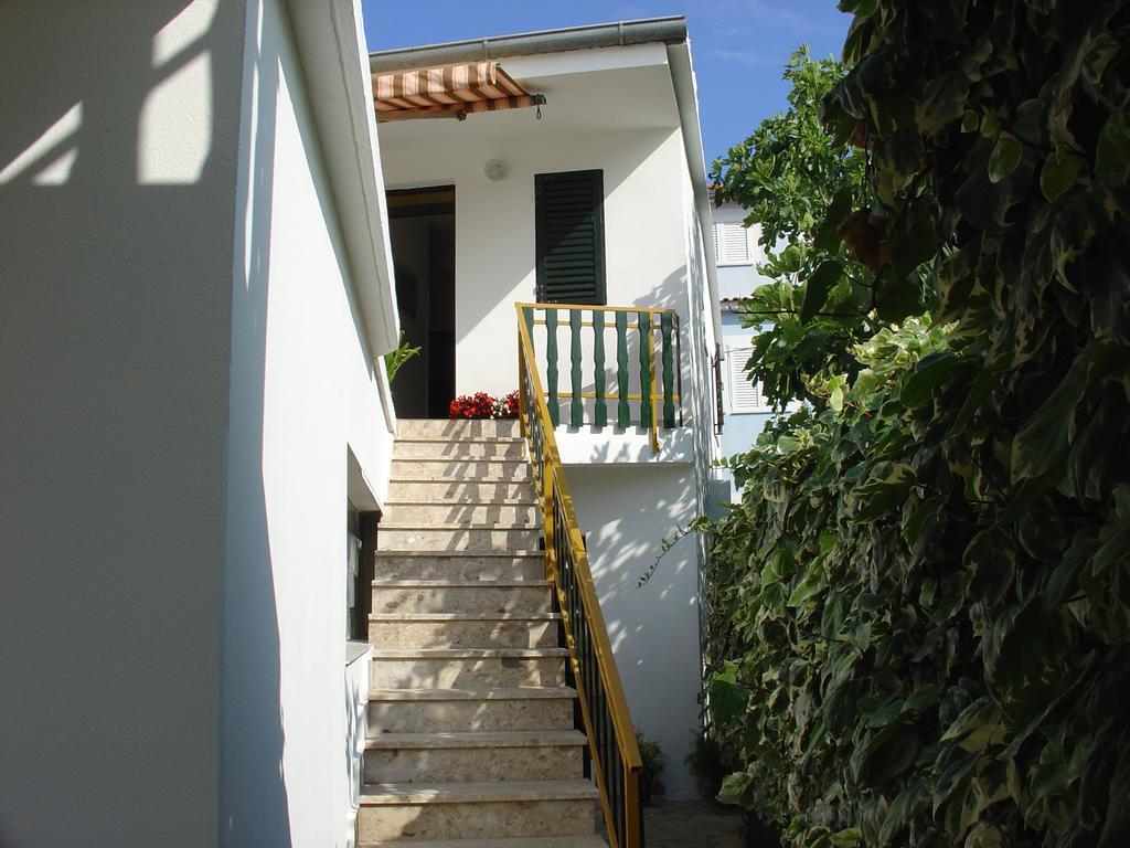 Apartments And Rooms Mirjana Bibinje Bagian luar foto
